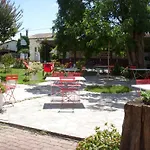 호텔 Les Vieux Acacias 2*
