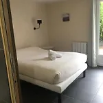 Les Vieux Acacias
