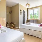 Les Vieux Acacias 2*