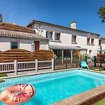 Les Vieux Acacias 호텔 Queyrac