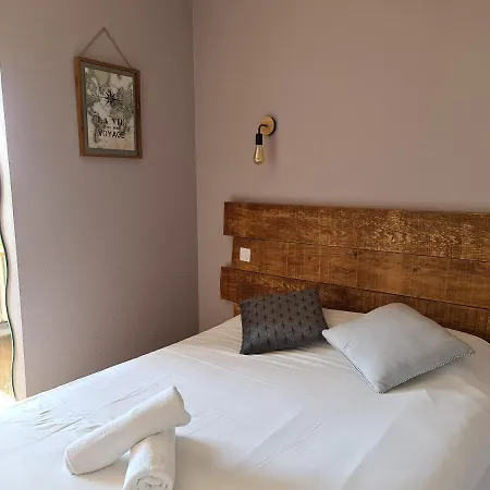 Les Vieux Acacias 2*