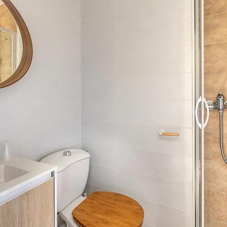 Hotell Les Vieux Acacias 2*