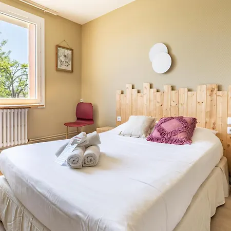 Les Vieux Acacias Hotell