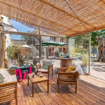 Hotell Les Vieux Acacias