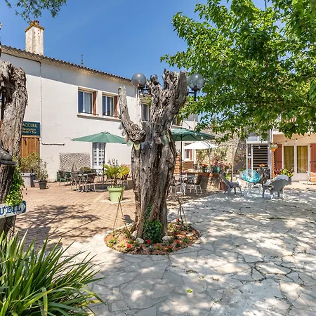 Les Vieux Acacias Hotell