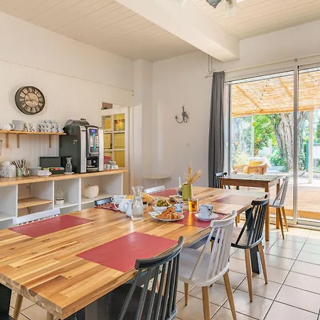 Les Vieux Acacias Hotell