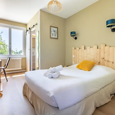 מלון Les Vieux Acacias 2*