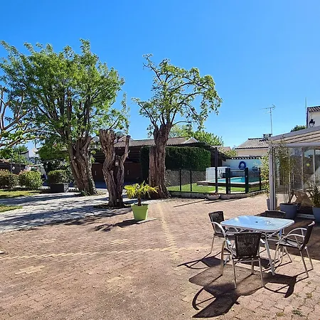 Hotell Les Vieux Acacias