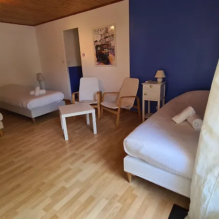 Les Vieux Acacias מלון 2*